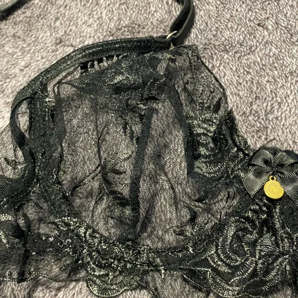 Elegant Black Lace Lingerie Set - Picture 8 of 11